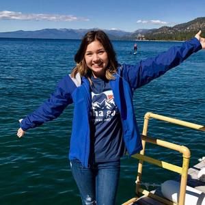 Meet your Posher, Alexis